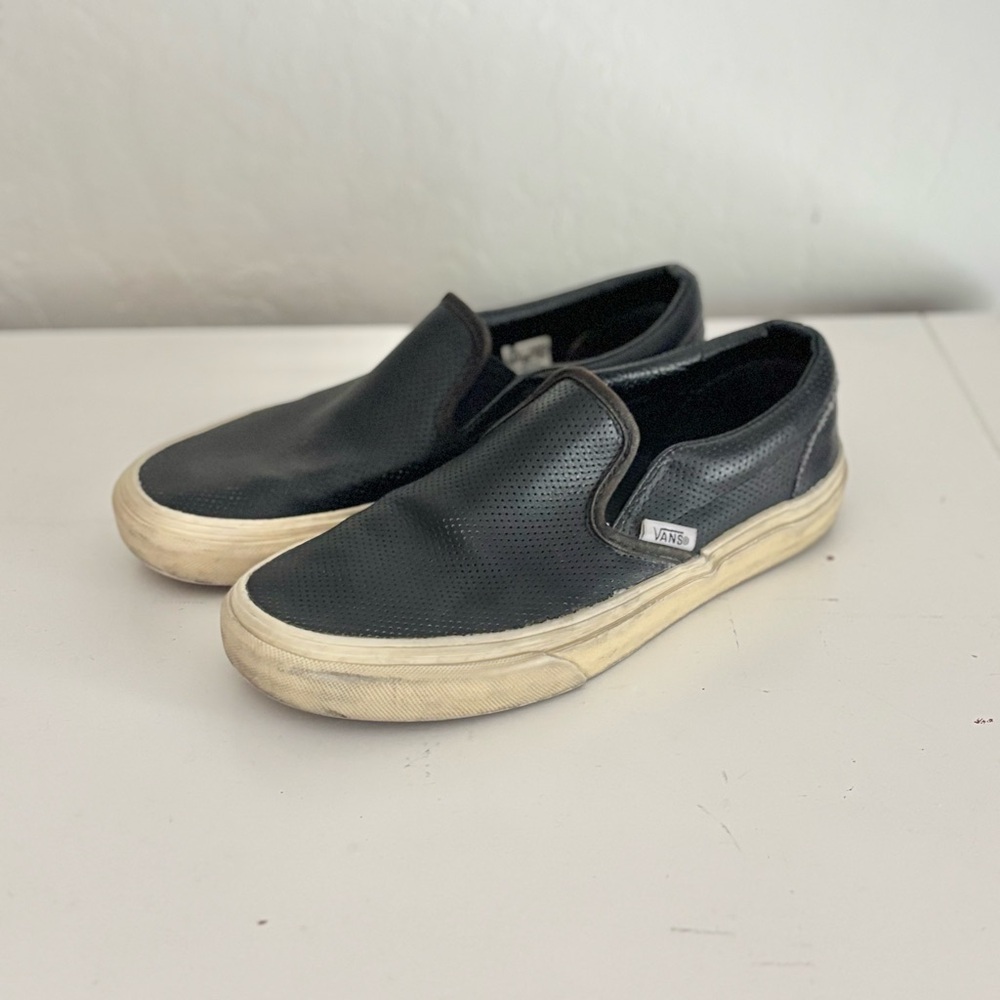 Van’s Unisex Black Leather Perforated Slip-Ons, Women’s 6, - Picture 1 of 7